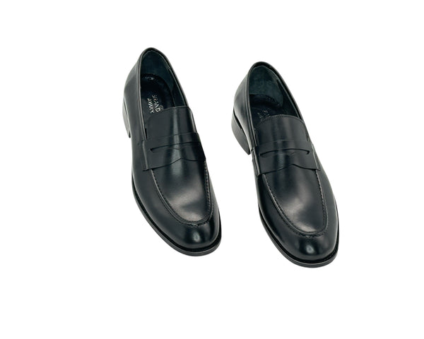 Elegant Black Leather Loafers with Stylish Strap Detail
