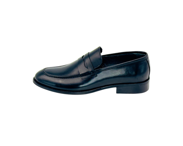 Elegant Black Leather Loafers with Stylish Strap Detail