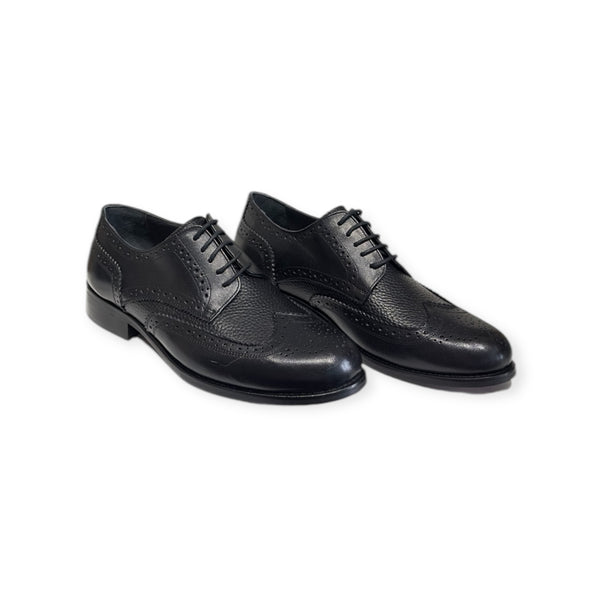 032s Elegantly Crafted Black Leather Wingtip Brogues