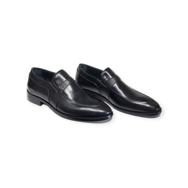04s Classic Black Leather Slip-On Shoes with Stylish Strap